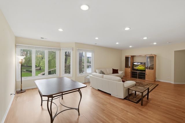 175 Lake Boulevard 302, Buffalo Grove, IL 60089