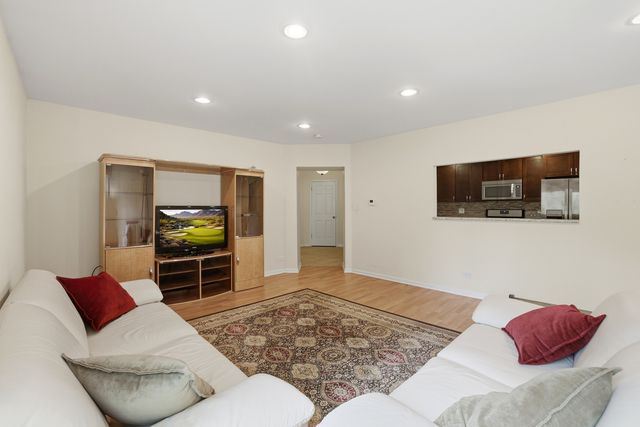 175 Lake Boulevard 302, Buffalo Grove, IL 60089
