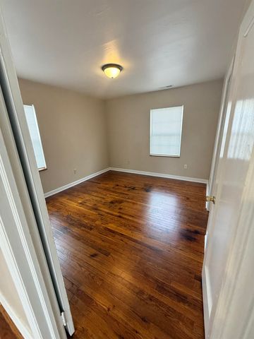 1302 E Clark St, Wichita, KS 67211