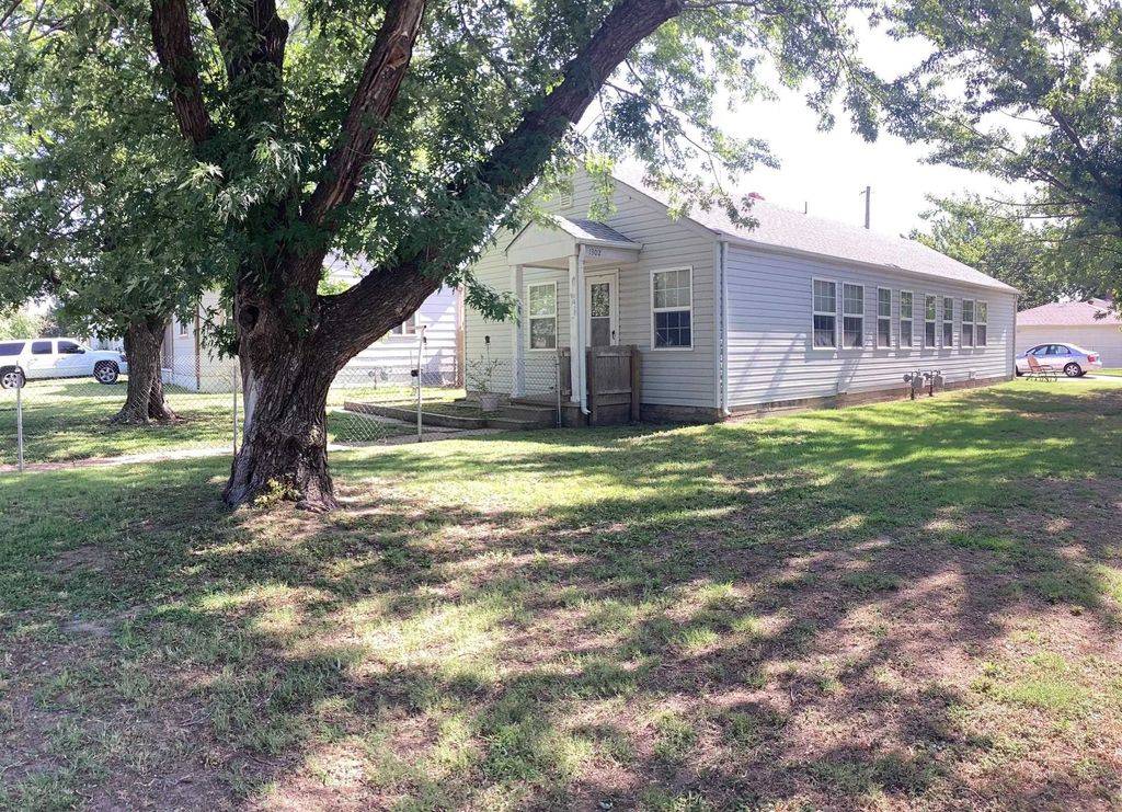 1302 E Clark St, Wichita, KS 67211