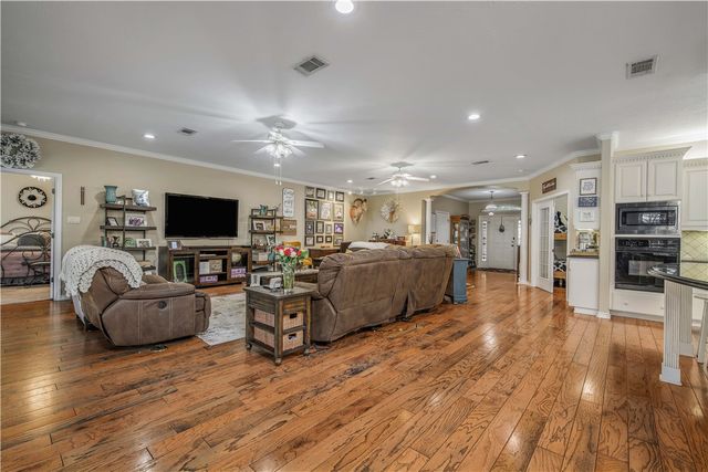 7 Hickory Ridge Place, Hilltop Lakes, TX 77871