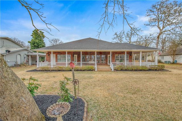 7 Hickory Ridge Place, Hilltop Lakes, TX 77871