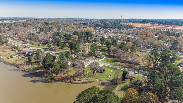 1812 E Lakeview, Benton, AR 72015