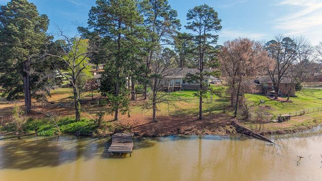 1812 E Lakeview, Benton, AR 72015