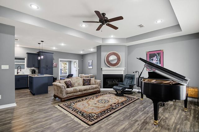 1812 E Lakeview, Benton, AR 72015