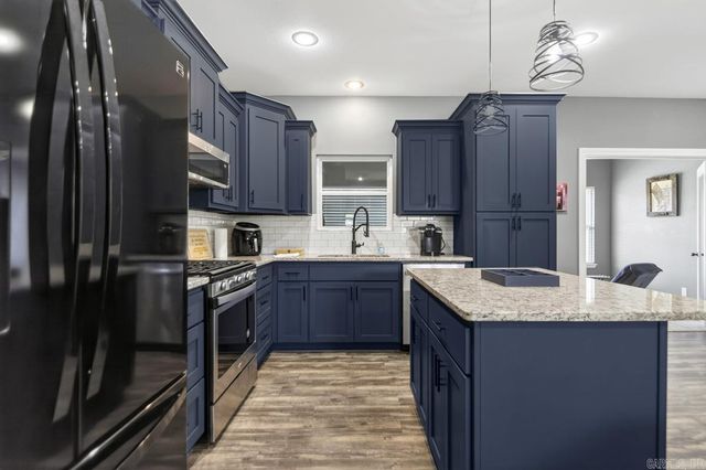 1812 E Lakeview, Benton, AR 72015