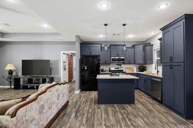 1812 E Lakeview, Benton, AR 72015