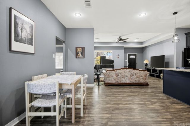 1812 E Lakeview, Benton, AR 72015