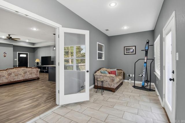 1812 E Lakeview, Benton, AR 72015