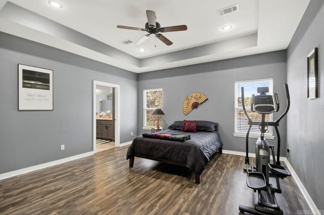 1812 E Lakeview, Benton, AR 72015