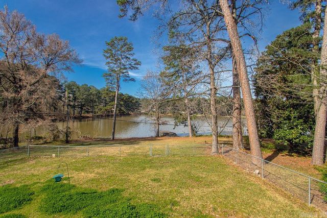 1812 E Lakeview, Benton, AR 72015