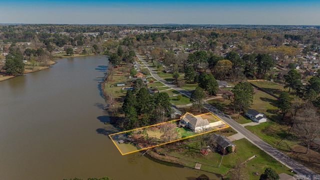 1812 E Lakeview, Benton, AR 72015