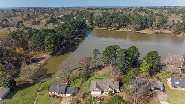 1812 E Lakeview, Benton, AR 72015