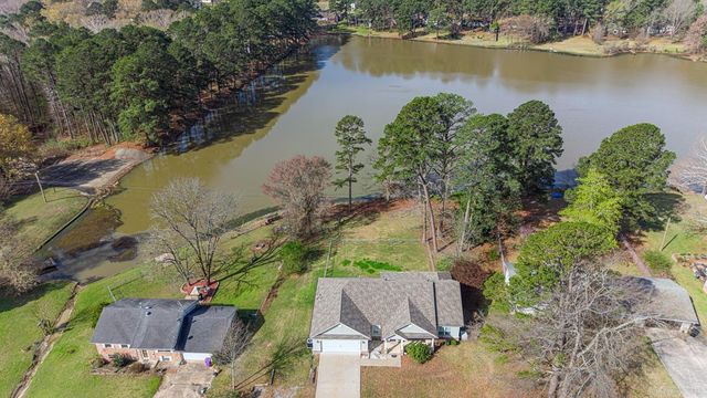 1812 E Lakeview, Benton, AR 72015