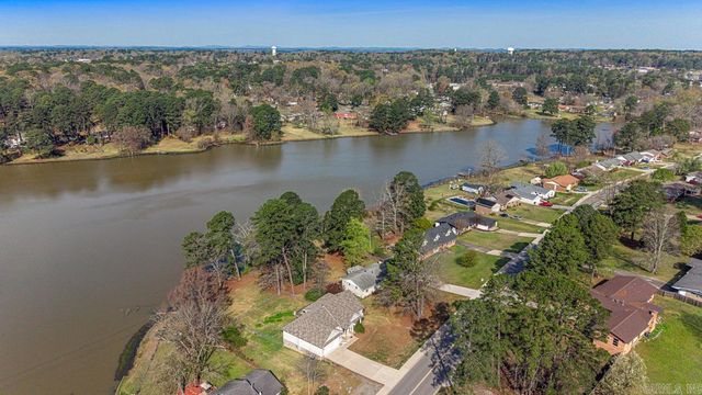 1812 E Lakeview, Benton, AR 72015