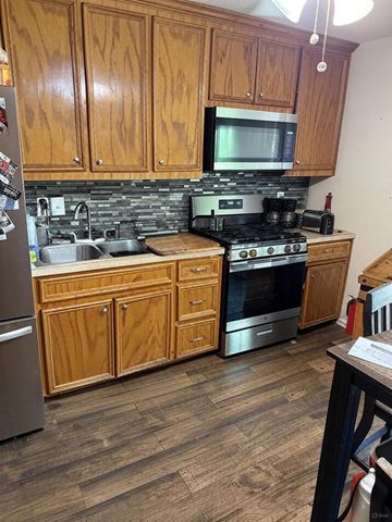 417 E Park St, Alvin, TX 77511
