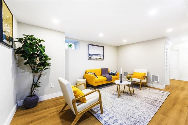 86 Cypress St 86-1, Watertown, MA 02472