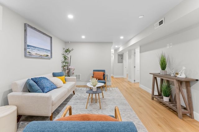 86 Cypress St 86-1, Watertown, MA 02472