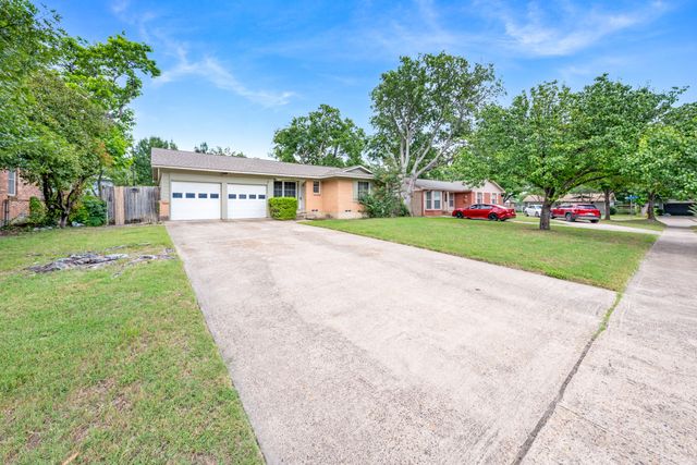 402 Vernet Street, Richardson, TX 75080