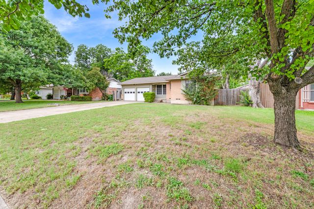 402 Vernet Street, Richardson, TX 75080