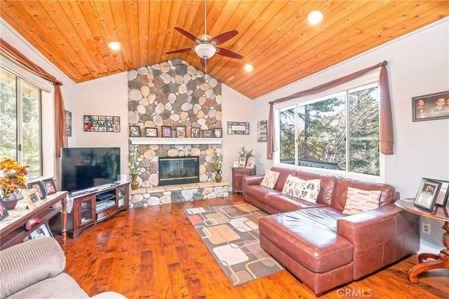 212 N Fairway Drive, Lake Arrowhead, CA 92352