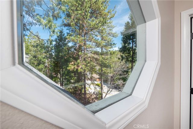 212 N Fairway Drive, Lake Arrowhead, CA 92352