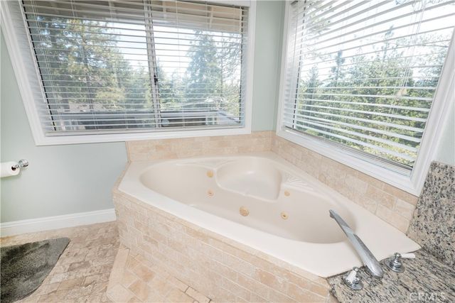 212 N Fairway Drive, Lake Arrowhead, CA 92352