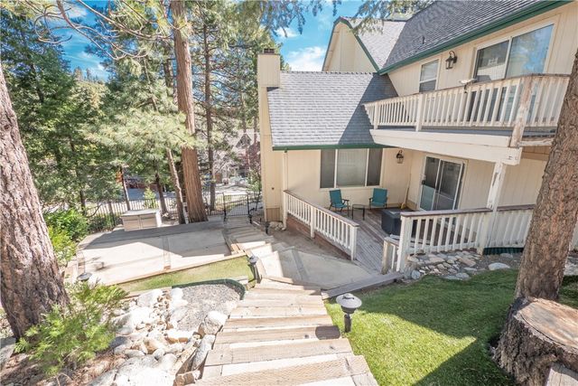 212 N Fairway Drive, Lake Arrowhead, CA 92352