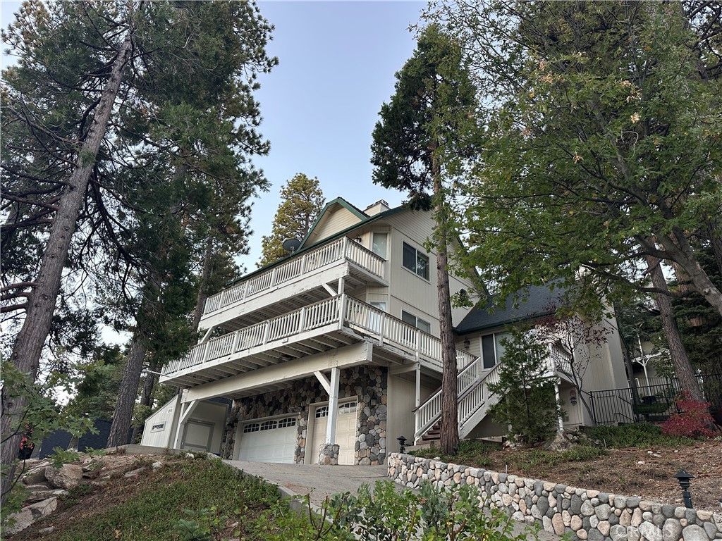 212 N Fairway Drive, Lake Arrowhead, CA 92352