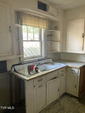 1209 West Main Street, Rogersville, TN 37857