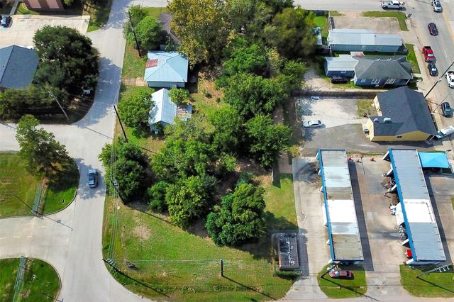 114 - 118 Commerce Street, Magnolia, TX 77355