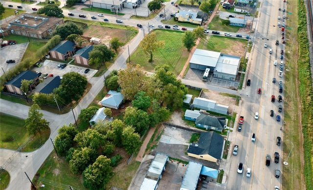 114 - 118 Commerce Street, Magnolia, TX 77355