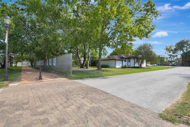 114 - 118 Commerce Street, Magnolia, TX 77355