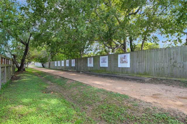 114 - 118 Commerce Street, Magnolia, TX 77355