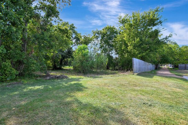 114 - 118 Commerce Street, Magnolia, TX 77355