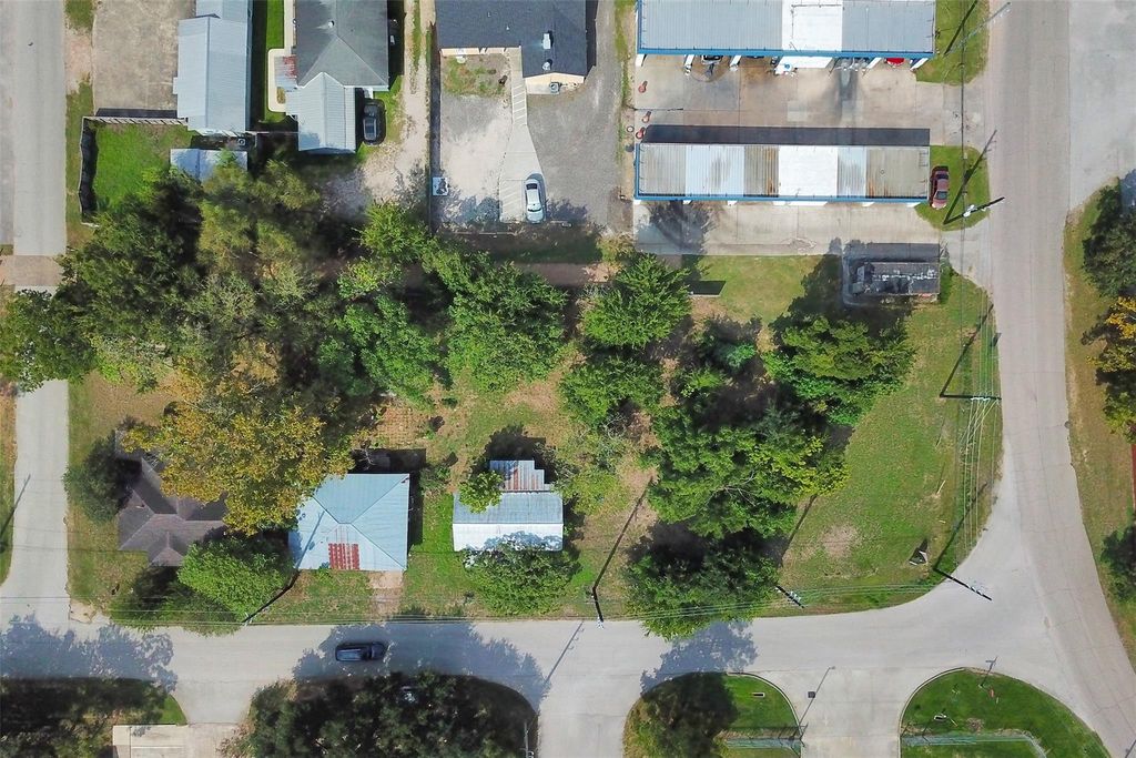 114 - 118 Commerce Street, Magnolia, TX 77355