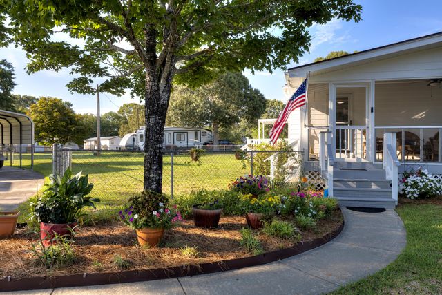 1294 Landing Road, Manning, SC 29102
