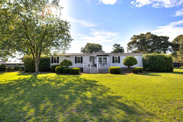1294 Landing Road, Manning, SC 29102