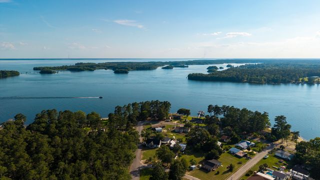 1294 Landing Road, Manning, SC 29102