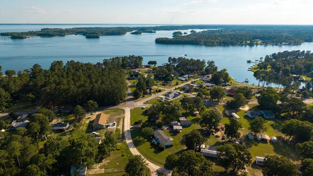 1294 Landing Road, Manning, SC 29102