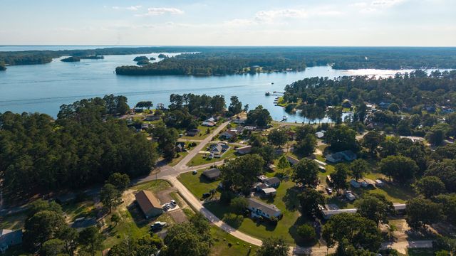 1294 Landing Road, Manning, SC 29102