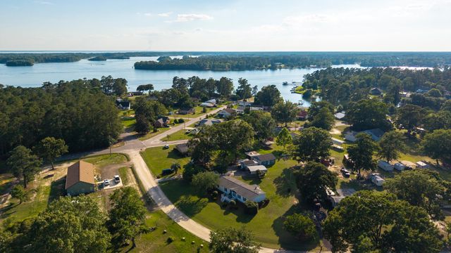 1294 Landing Road, Manning, SC 29102