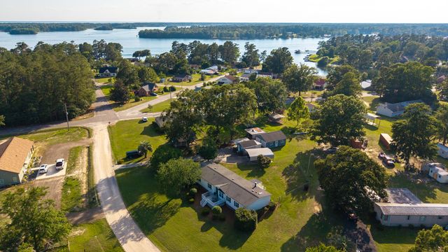 1294 Landing Road, Manning, SC 29102