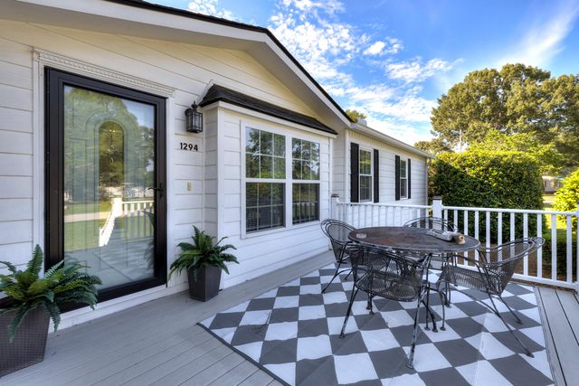 1294 Landing Road, Manning, SC 29102