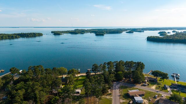 1294 Landing Road, Manning, SC 29102