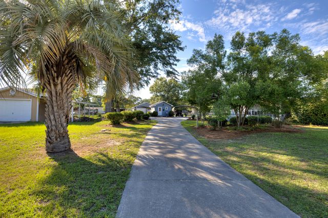1294 Landing Road, Manning, SC 29102