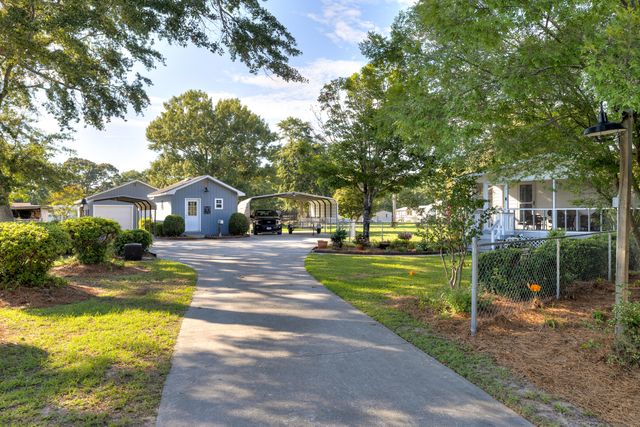 1294 Landing Road, Manning, SC 29102