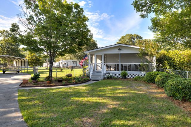 1294 Landing Road, Manning, SC 29102