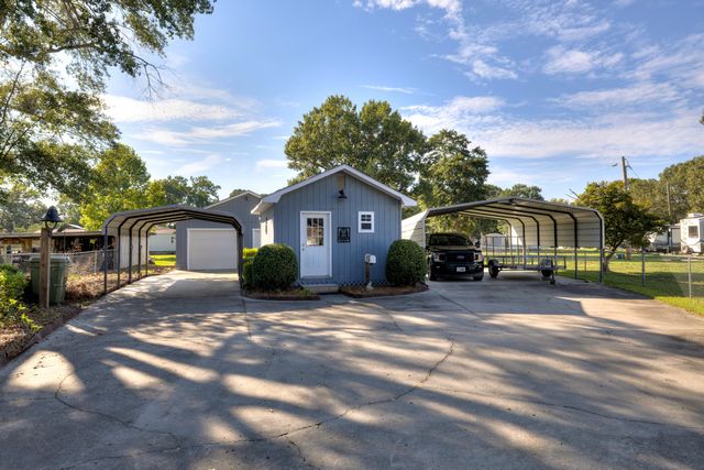 1294 Landing Road, Manning, SC 29102