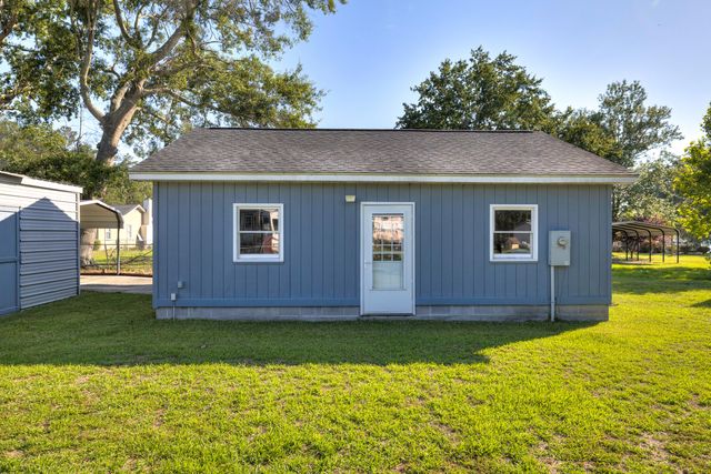 1294 Landing Road, Manning, SC 29102